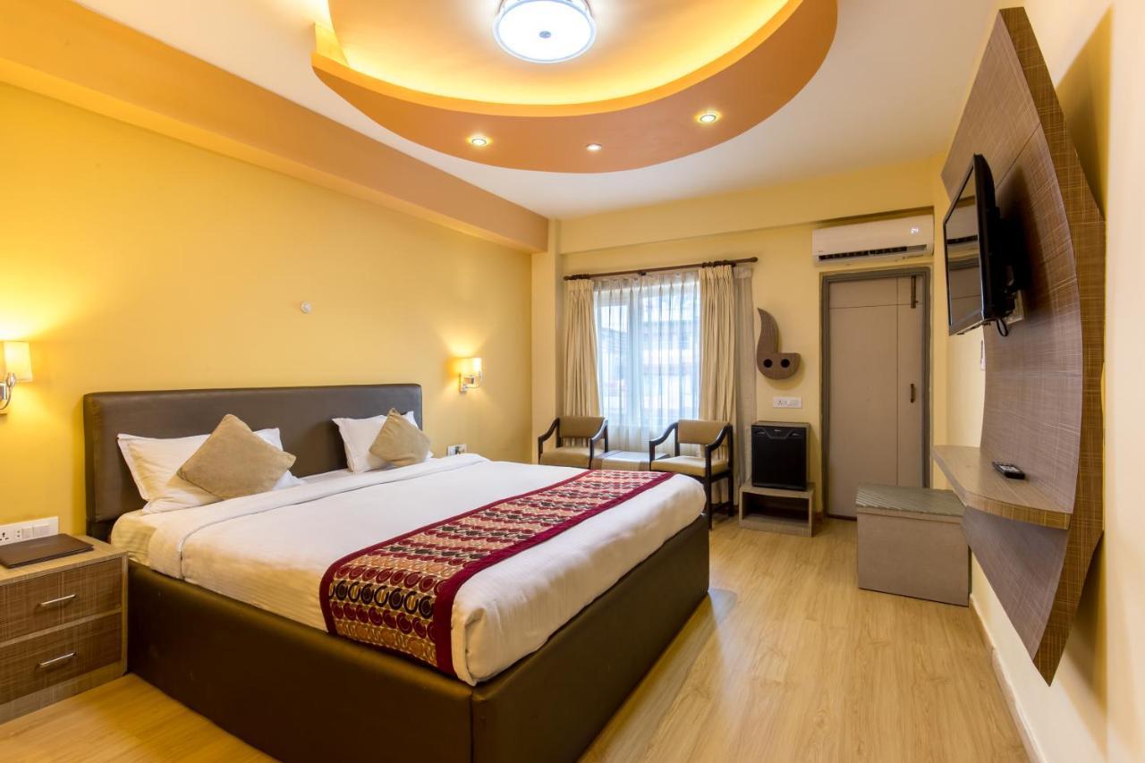 Deluxe Double Room 24 hours Check on First Spa Treatment & One-Way Complimentary Airport Transfer,943253197:JPEG